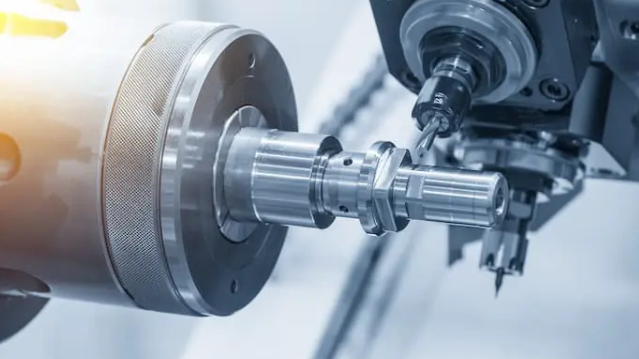 Choosing Between CNC Machining and Manual Machining